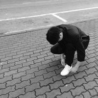 qq头像男生背影黑白伤感落寞的
