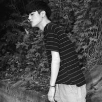 qq头像男生背影黑白伤感落寞的