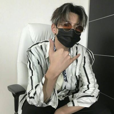 qq头像男生帅气冷酷黑白图片