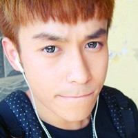 清爽短发暖男的帅气男生头像