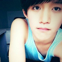 清爽短发暖男的帅气男生头像