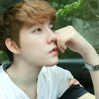 清爽短发暖男的帅气男生头像