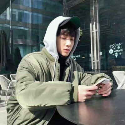 qq头像男生成熟暖男高清图片最新