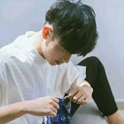 qq头像男生成熟暖男高清图片最新