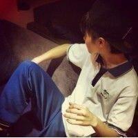 一身优雅的正气时尚男生头像图片