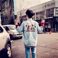 帅帅哒剪刀手男生头像