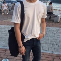 最新帅气潮流男生头像半身大全