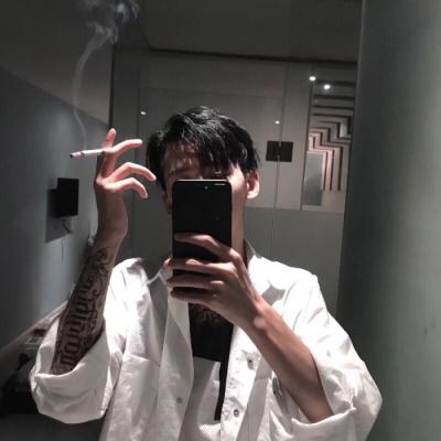男生头像白色衬衫简约帅气