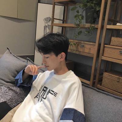 男生头像白色衬衫简约帅气