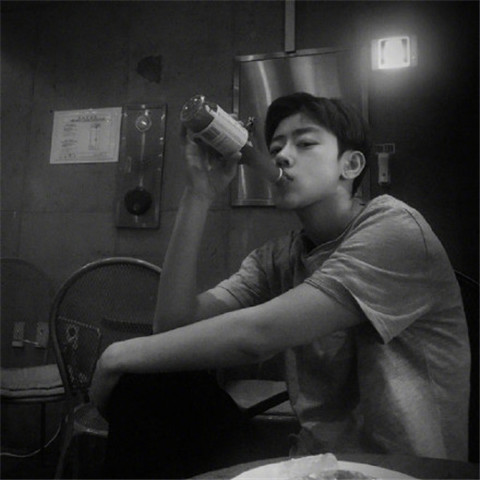 黑白男生头像480x480快手专用伤感