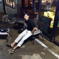 抬眼明媚很撩人qq男生个性头像