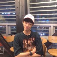 魅力四射的男生头像图片