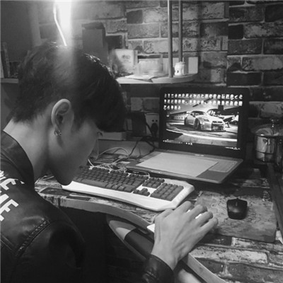 男生黑白头像简约伤感派