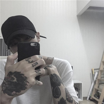 男生头像手机控戴帽子图片精选
