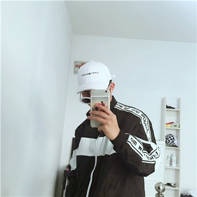 男生头像手机控戴帽子图片精选
