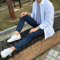 神游在自己世界的男生头像