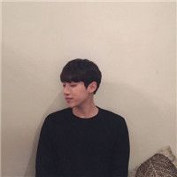 神游在自己世界的男生头像
