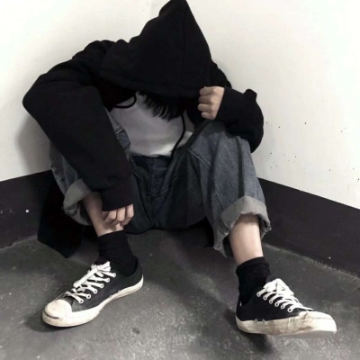 qq男生头像伤感孤独落寞
