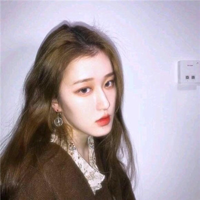 最新微信女生头像高冷超拽有范