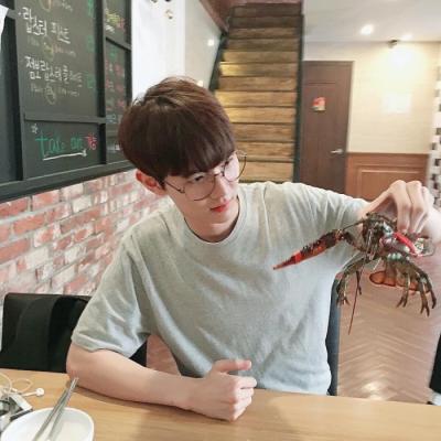 最火爆微信男生头像阳光帅气