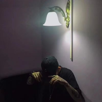 落寞帅气的男生伤感微信头像
