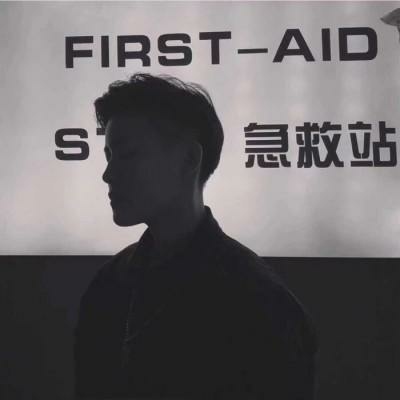 2019最新微信头像男生伤感背影大全