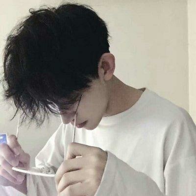 2019最新微信头像男生伤感背影大全