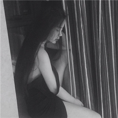 冷酷的女生黑白微信头像伤感