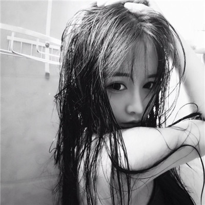 冷酷的女生黑白微信头像伤感