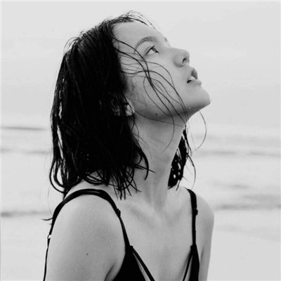 冷酷的女生黑白微信头像伤感