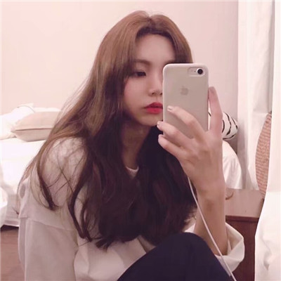 气质长发迷人女生头像图片