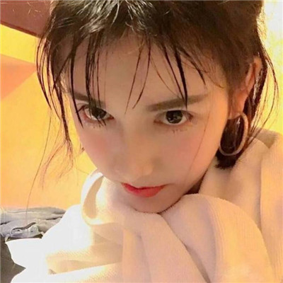 气质长发迷人女生头像图片
