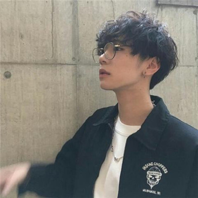 最火爆微信头像男生帅气阳光