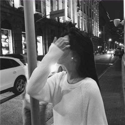 女生高冷黑白微信头像伤感