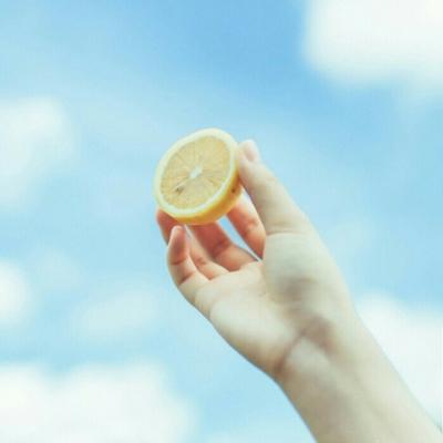 女生招桃花的微信风景头像