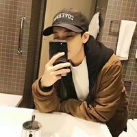 帅气拿手机耍酷的男生微信头像大全