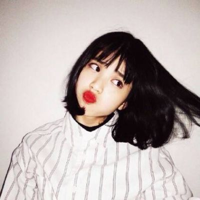最新呆萌短发个性女生微信头像