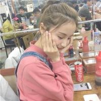 与寂寞相伴的女生微信头像
