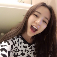 超显气质好看的美女长发微信头像