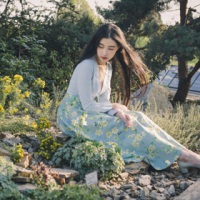 微笑面对生活的女生微信头像