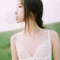 微笑面对生活的女生微信头像