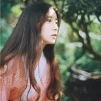 微笑面对生活的女生微信头像
