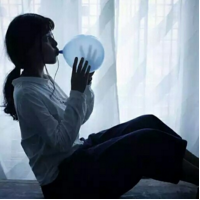 微笑面对生活的女生微信头像