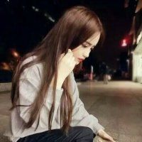 微笑面对生活的女生微信头像