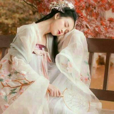 最好看微信古风头像女生真人版