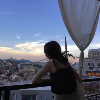 女生伤感落寞微信背影头像