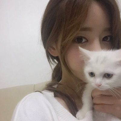 小仙女与小动物的亲密合照头像