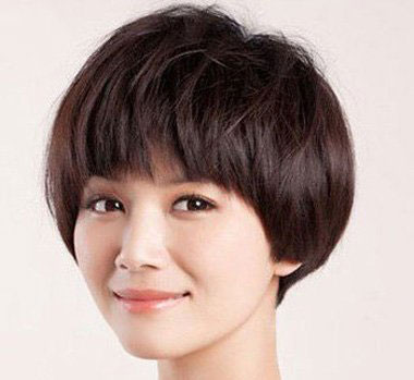 蘑菇头中间带一撮毛的发型图片 女生蘑菇头发型