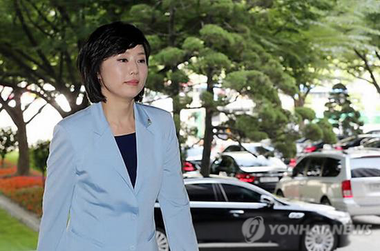 韩国代理第一夫人齐肩发型照爆红 成功女性就这范儿