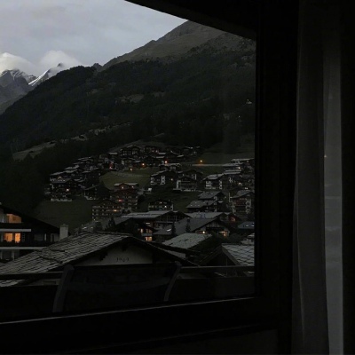 苏瓷:高冷黑色系背景 简约 静物 高冷